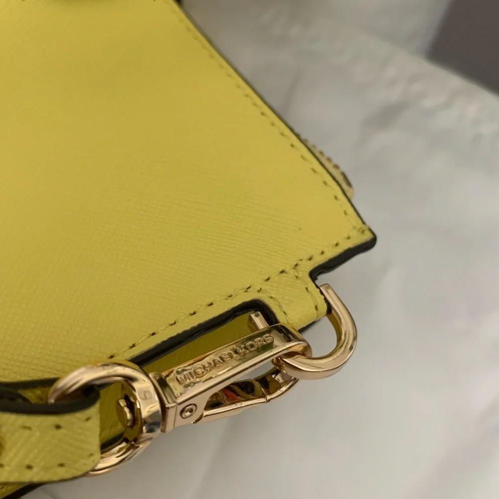 MICHAEL KORS LG DOUBLE ZIP WRISTLET PHONE/CASE HOLDER - Picture 3 of 8